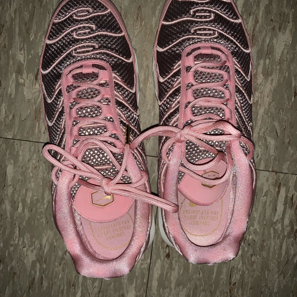 Pink Nike AirMax Plus